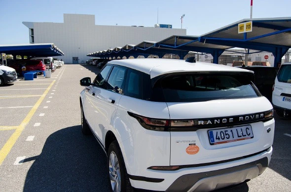 bloque-SEO-automaticos Range Rover en aeropuerto de Ibiza